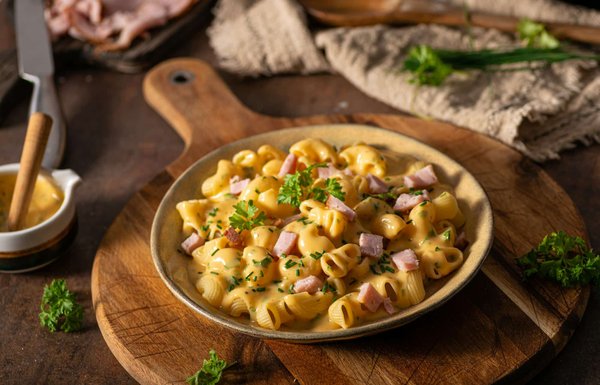 What's the Secret to a Gourmet English Trifle with Sherry-Soaked Sponge?